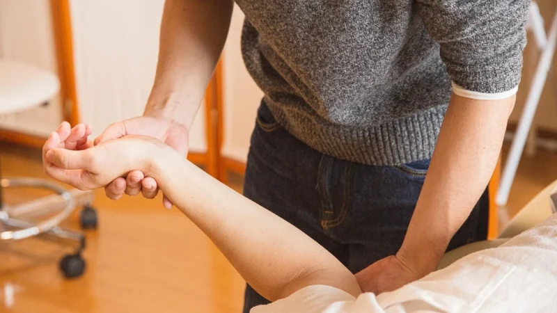 Jak hipnoterapia w Szczecinie pomaga rzucić palenie, pokonać lęki i bezsenność
