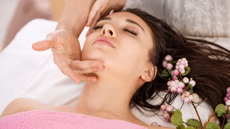 Masaż facemodelling w Koszalinie: naturalny lifting bez skalpela