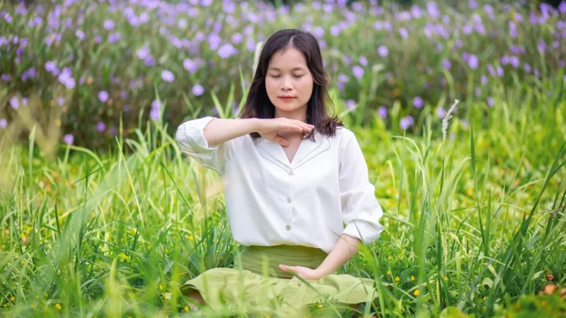 Mindfulness w Pracy: Jak Zachować Spokój w Środowisku Pełnym Stresu